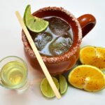 Jarritos mexicanos con limón y chilito